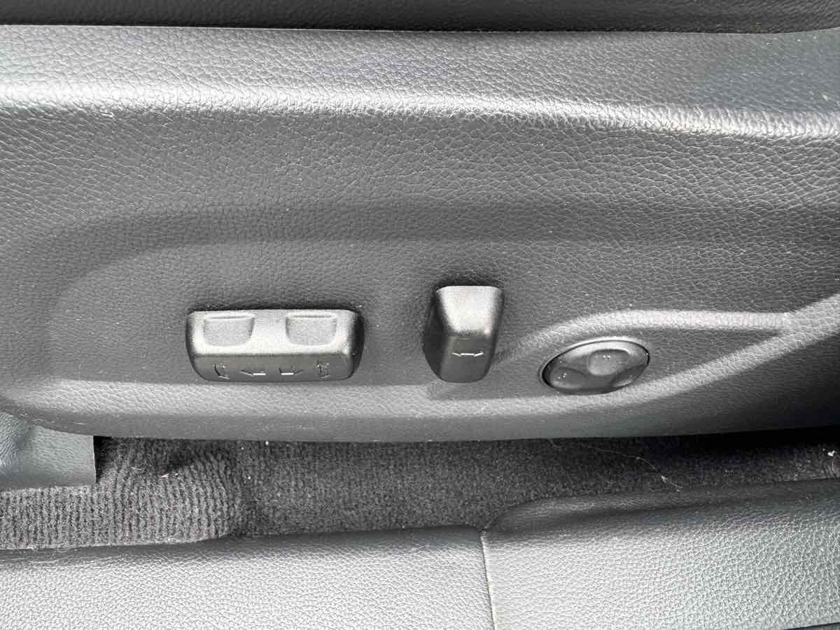 Used 2013 Hyundai Santa Fe Sport 2.0T FWD image 39