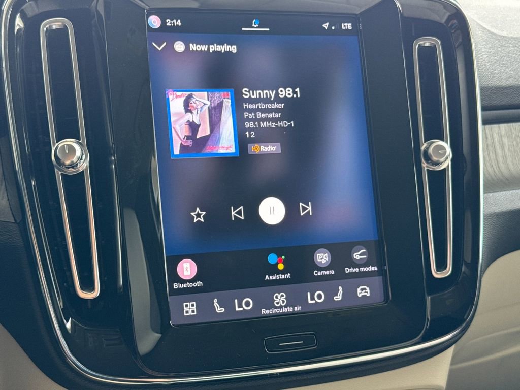 Certified 2023 Volvo XC40 B5 Ultimate image 17