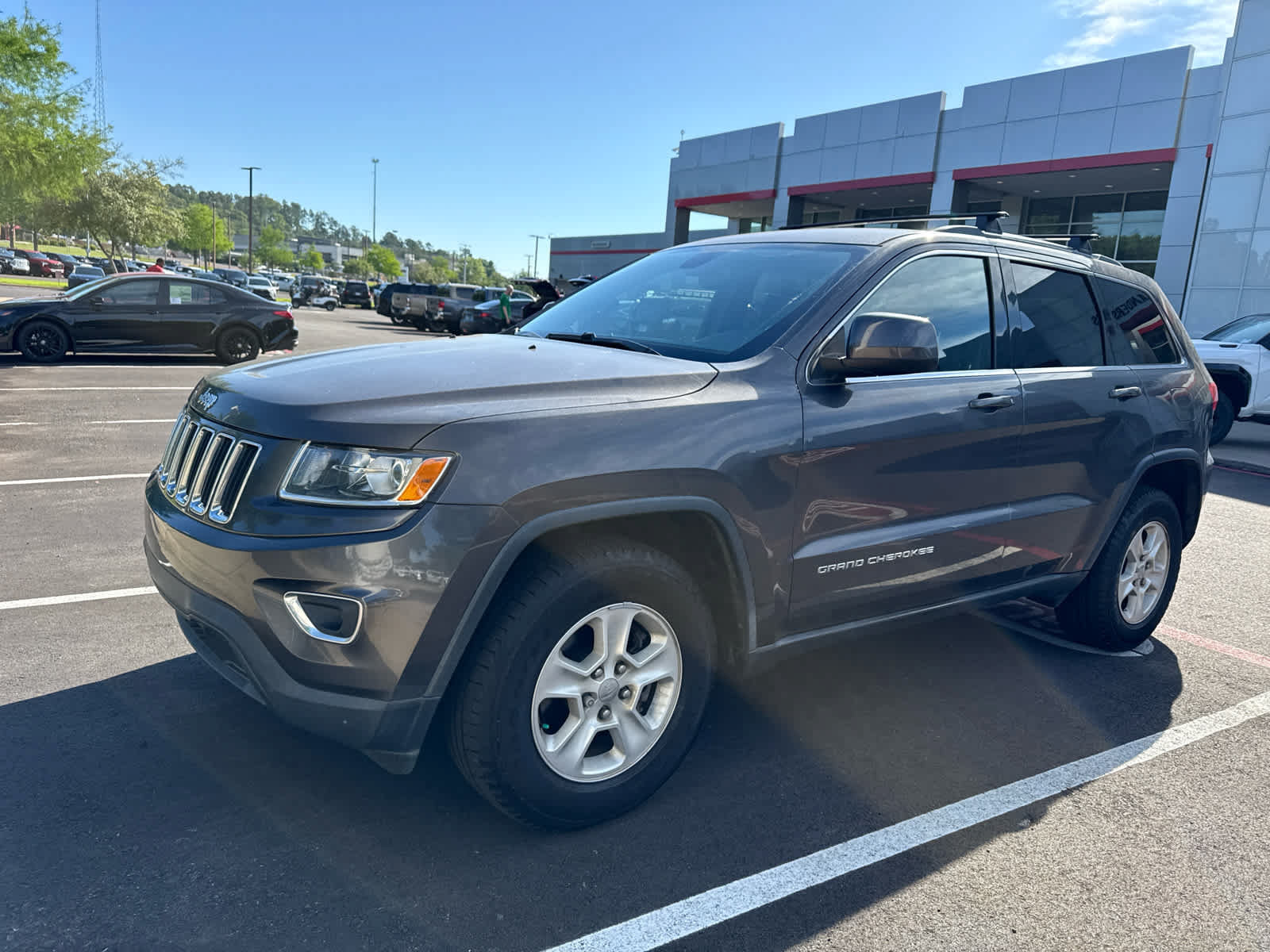 Used 2015 Jeep Grand Cherokee Laredo w/ Quick Order Package 23E AWD/4WD image 5