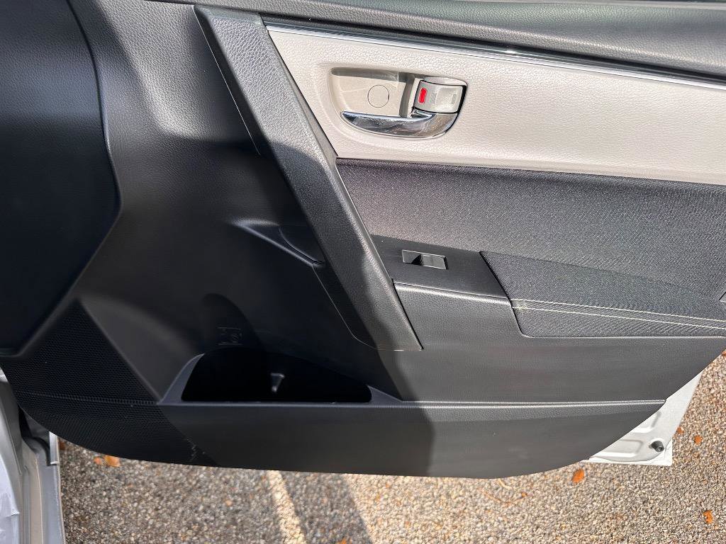 Used 2019 Toyota Corolla LE FWD image 18