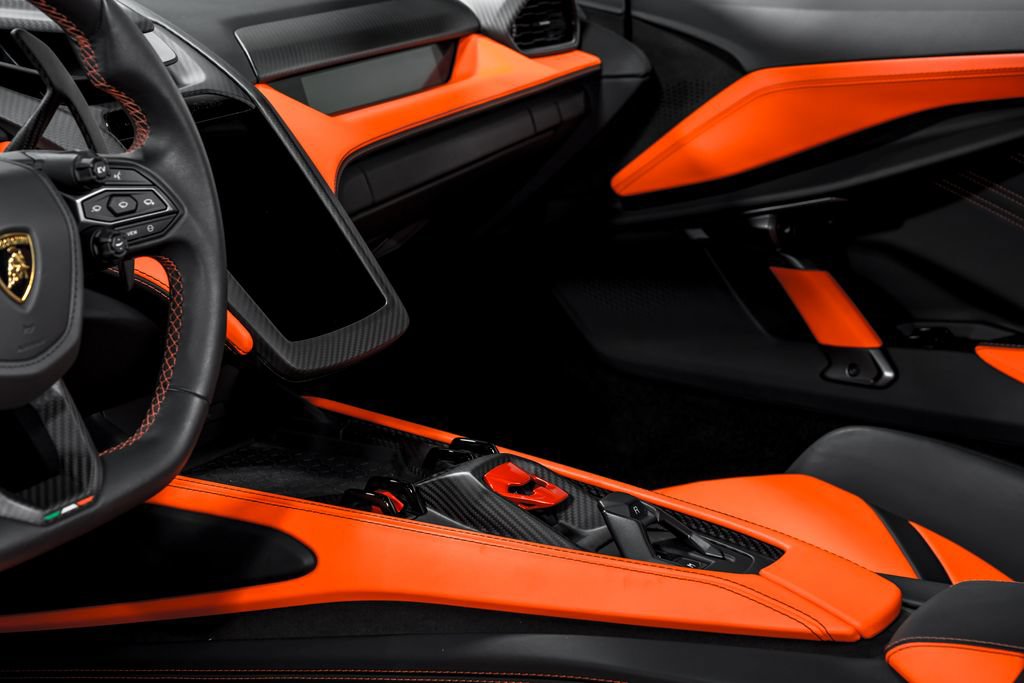 Used 2024 Lamborghini Revuelto AWD/4WD image 21