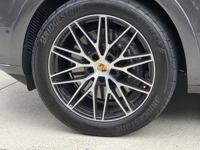 Used 2025 Porsche Cayenne image 9