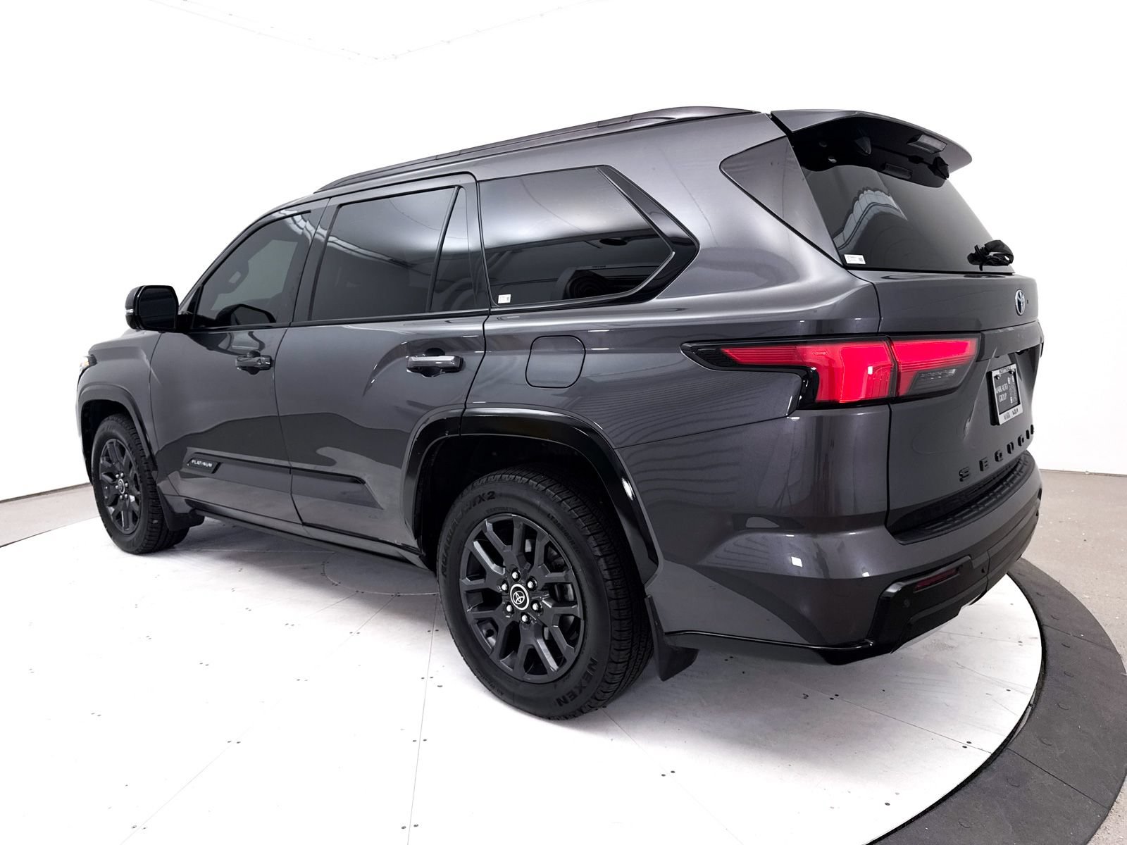 Used 2023 Toyota Sequoia Platinum AWD/4WD image 17