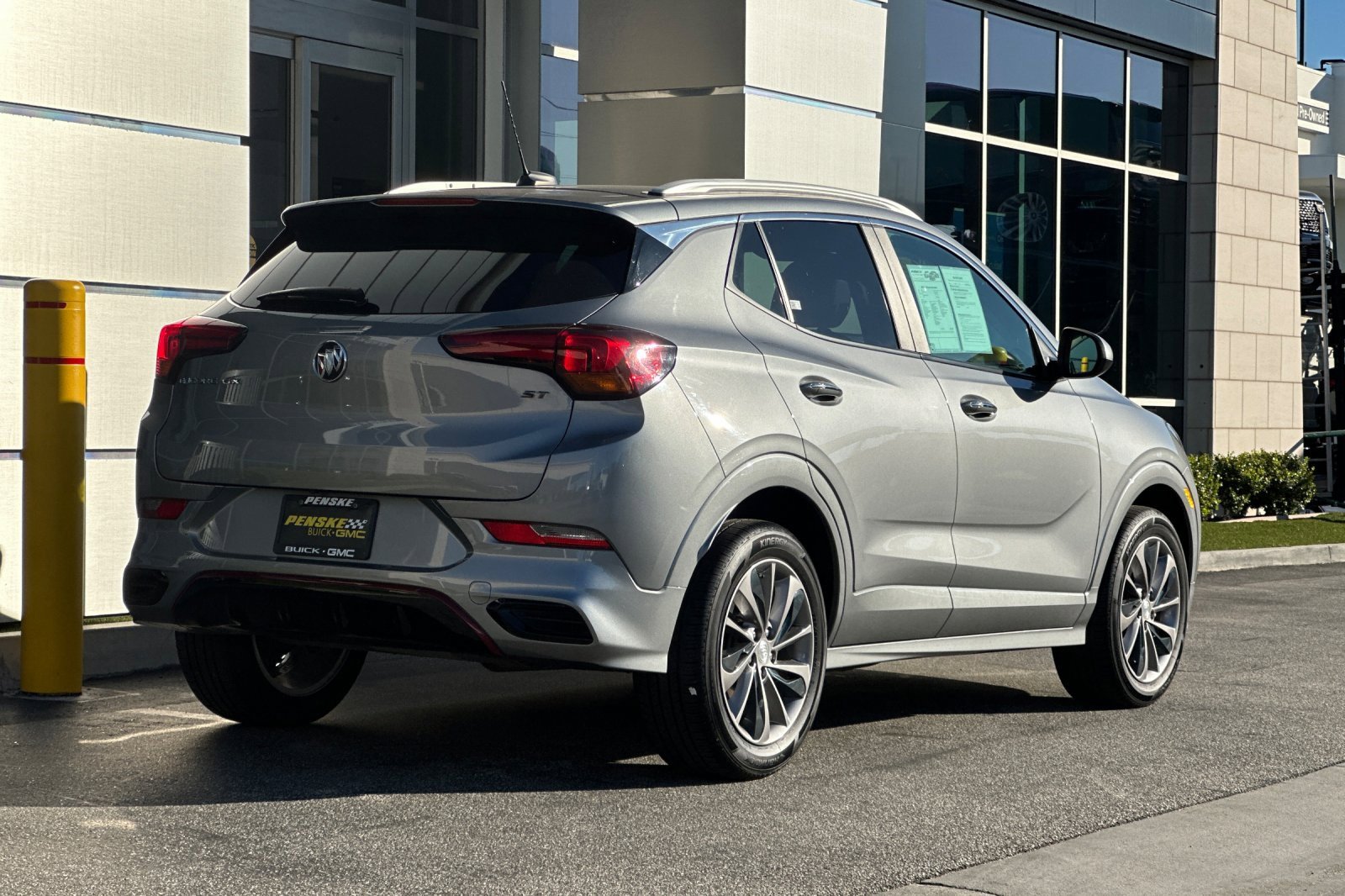 Used 2023 Buick Encore GX Select w/ Sport Touring Package image 4