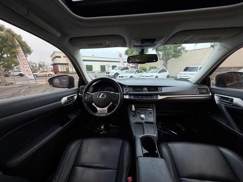 Used 2015 Lexus CT 200h image 46