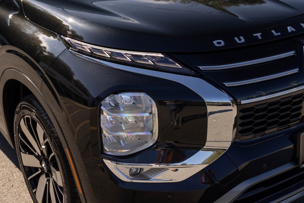 Used 2025 Mitsubishi Outlander SE image 36