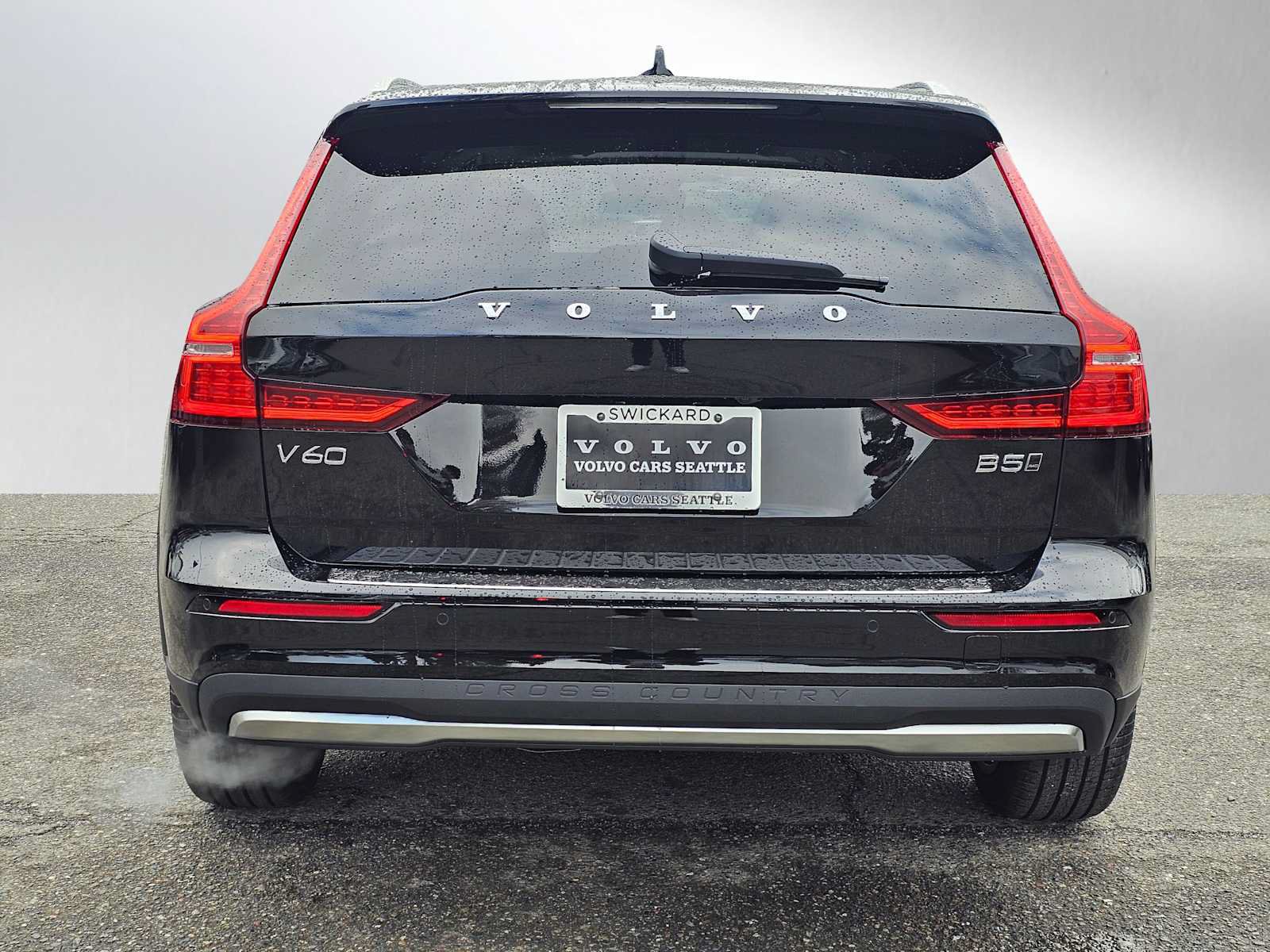 New 2026 Volvo V60 B5 Cross Country Plus w/ Protection Package Premier AWD/4WD image 4