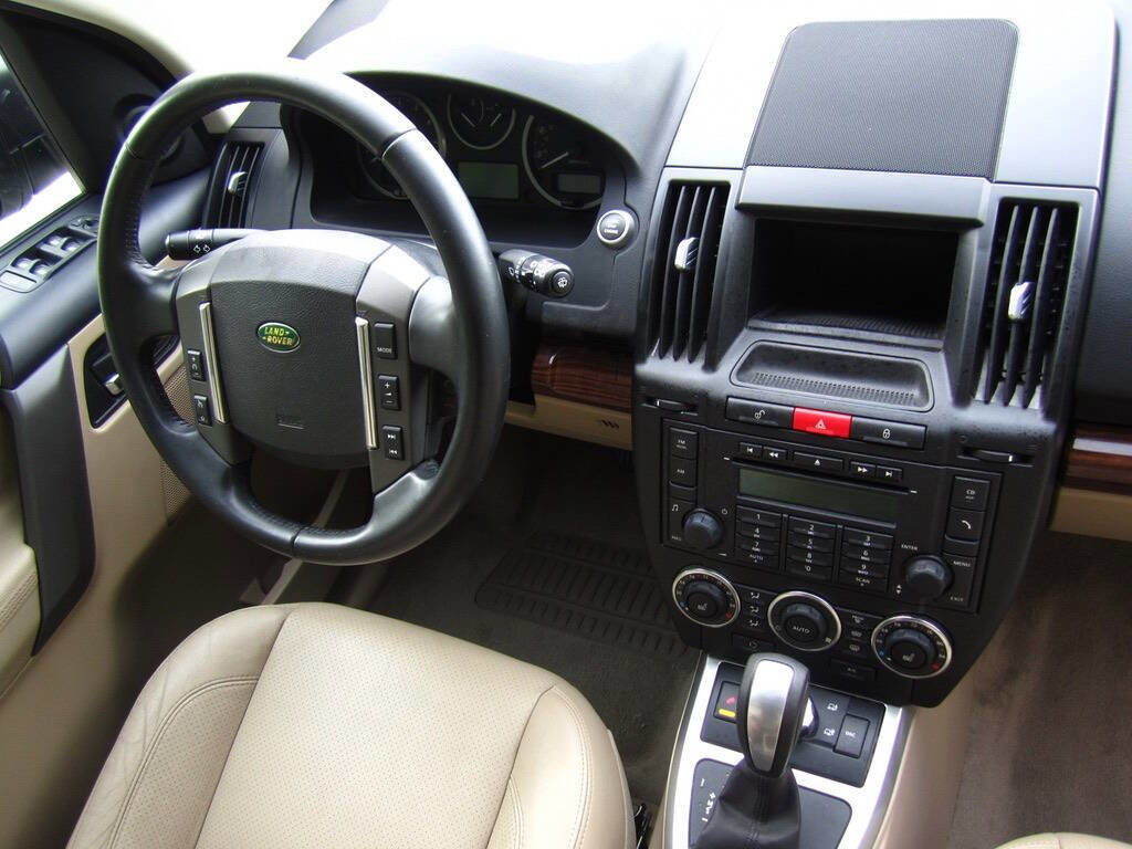 Used 2009 Land Rover LR2 HSE image 33