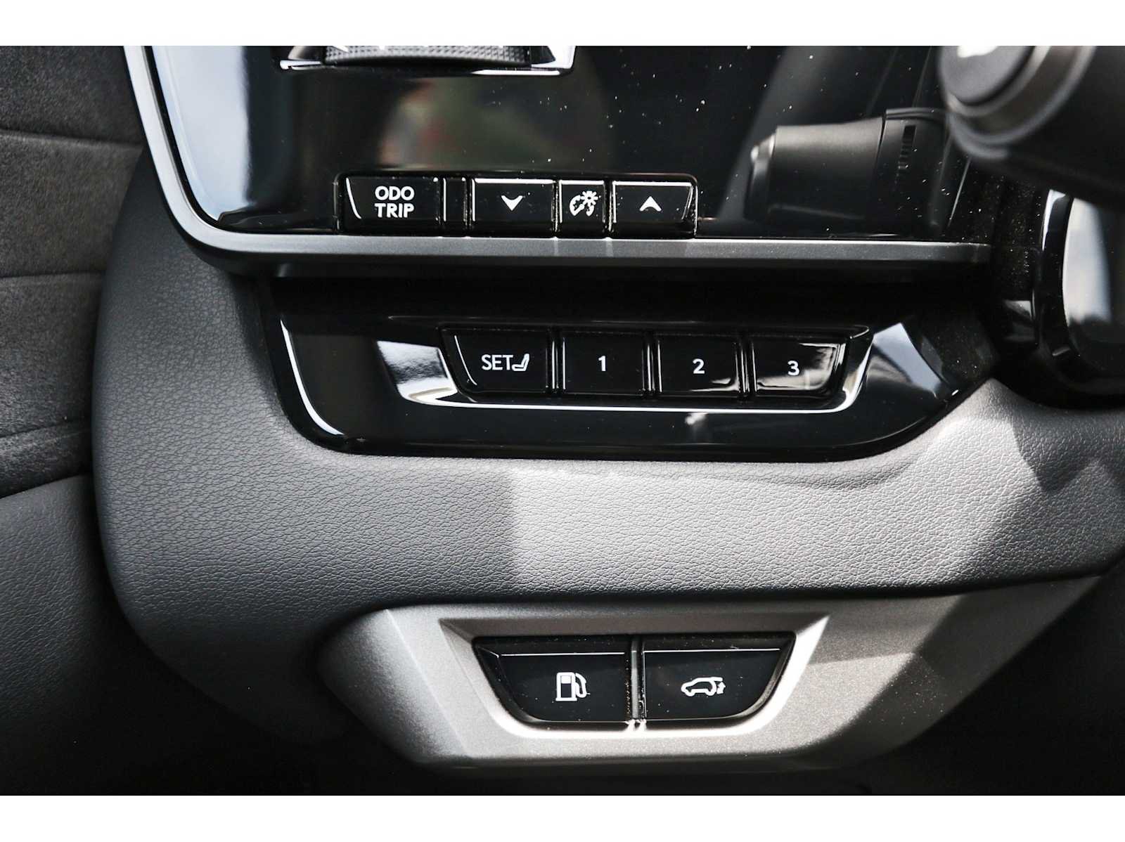 Used 2025 Lexus RX 450h AWD w/ Luxury Package image 19