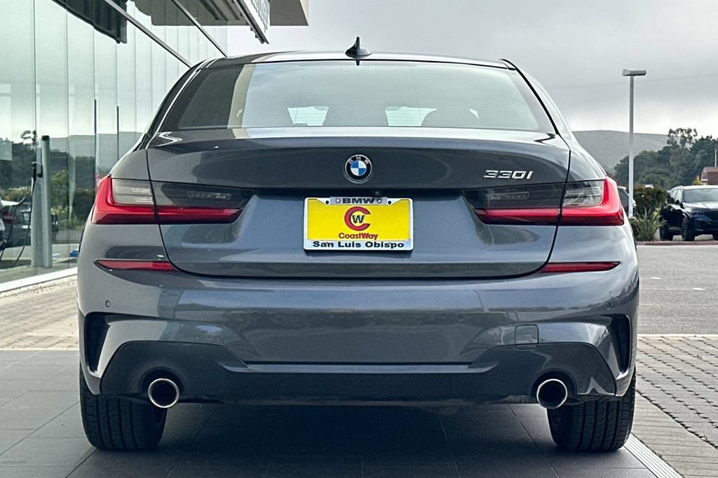 Used 2021 BMW 330i Sedan w/ M Sport Package RWD image 4