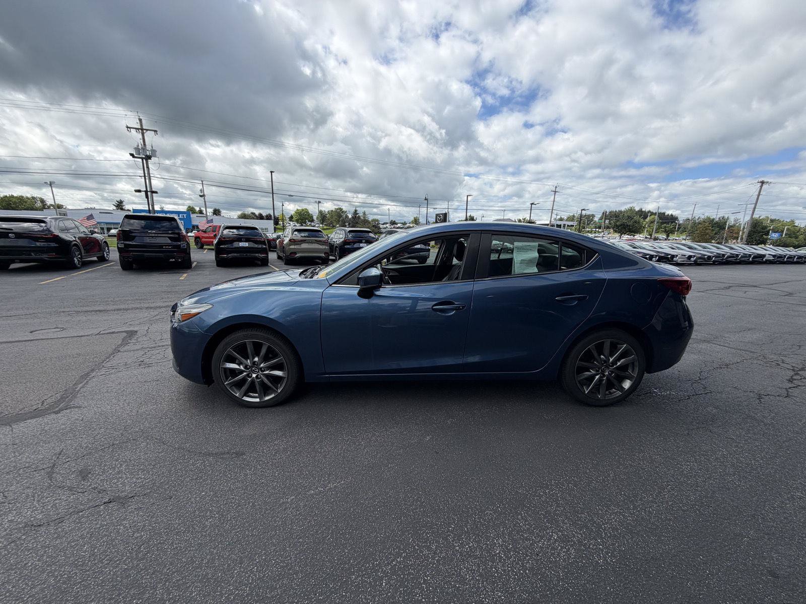 Used 2018 MAZDA MAZDA3 Touring FWD image 5