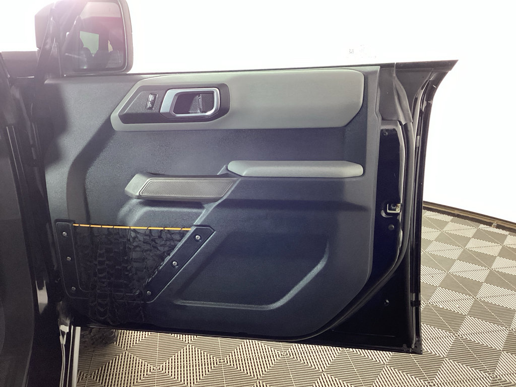 Used 2021 Ford Bronco Badlands image 9