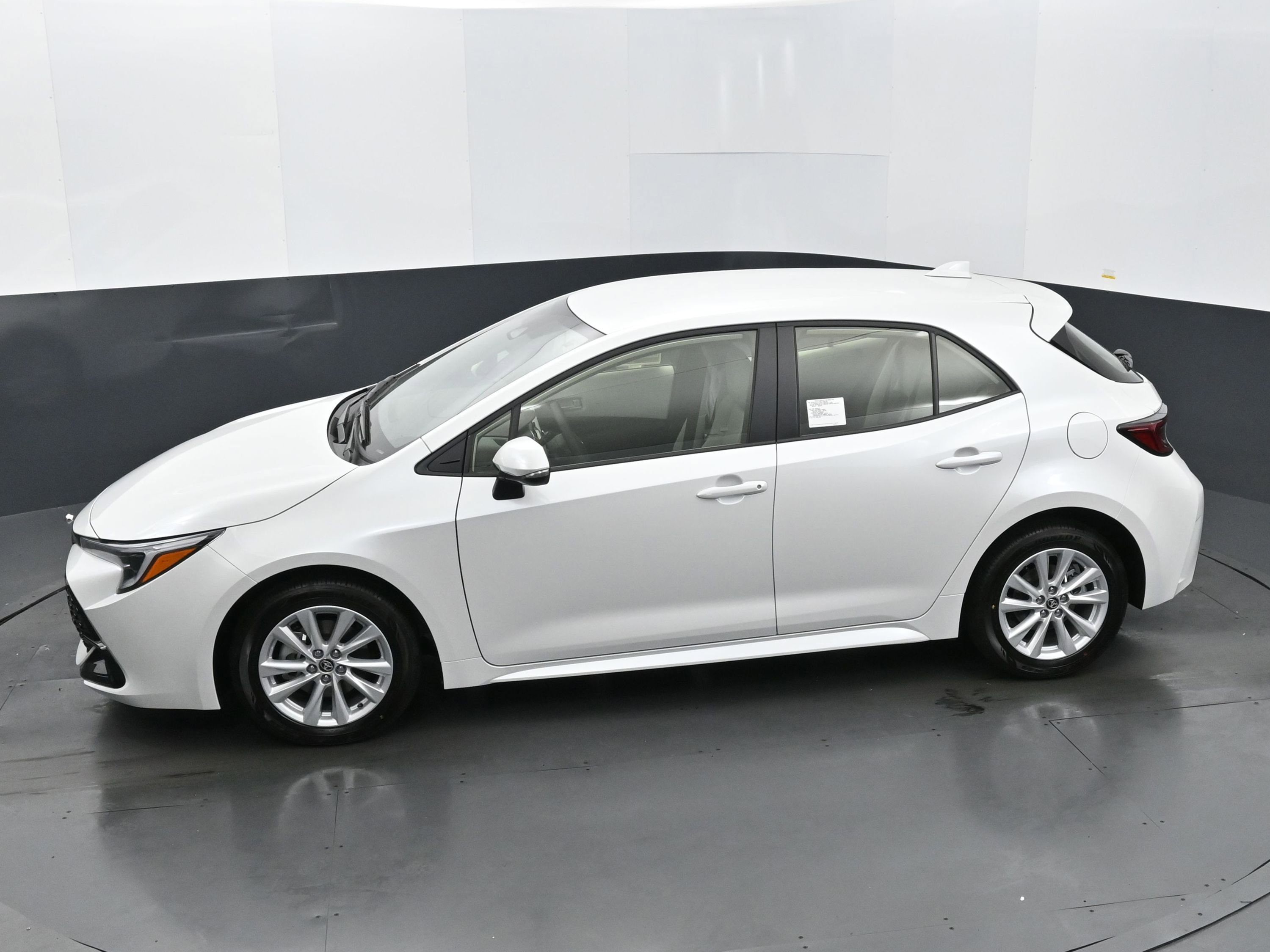 Used 2025 Toyota Corolla SE image 29