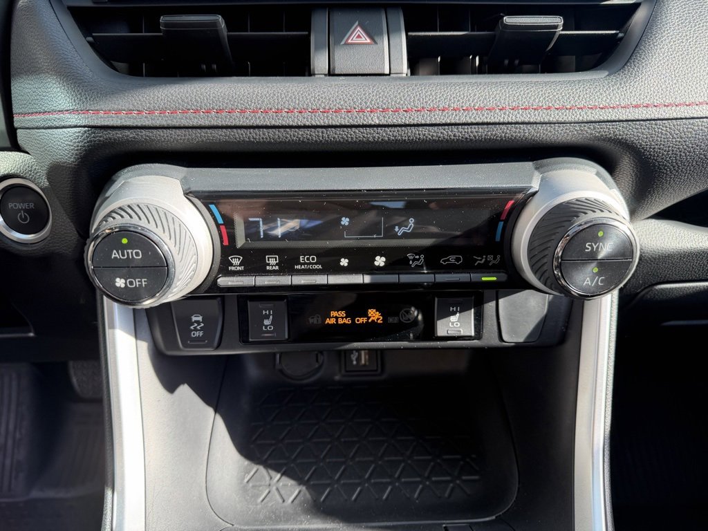Used 2024 Toyota RAV4 SE image 22