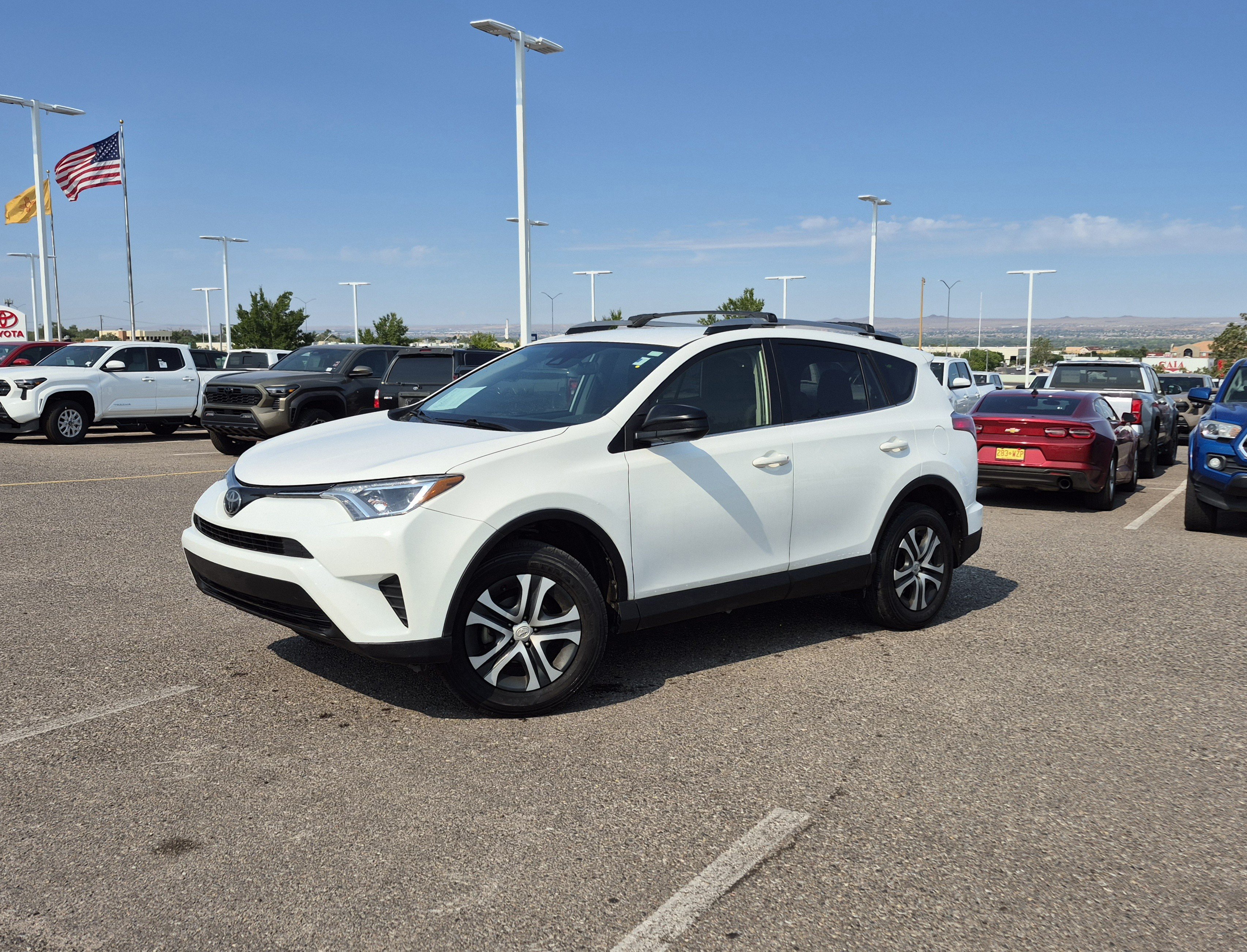 Used 2018 Toyota RAV4 LE w/ Carpet Mat Package AWD/4WD video 1