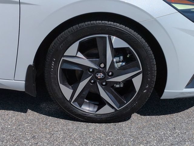 Used 2022 Hyundai Elantra Limited w/ Preferred Accessory Package FWD image 11