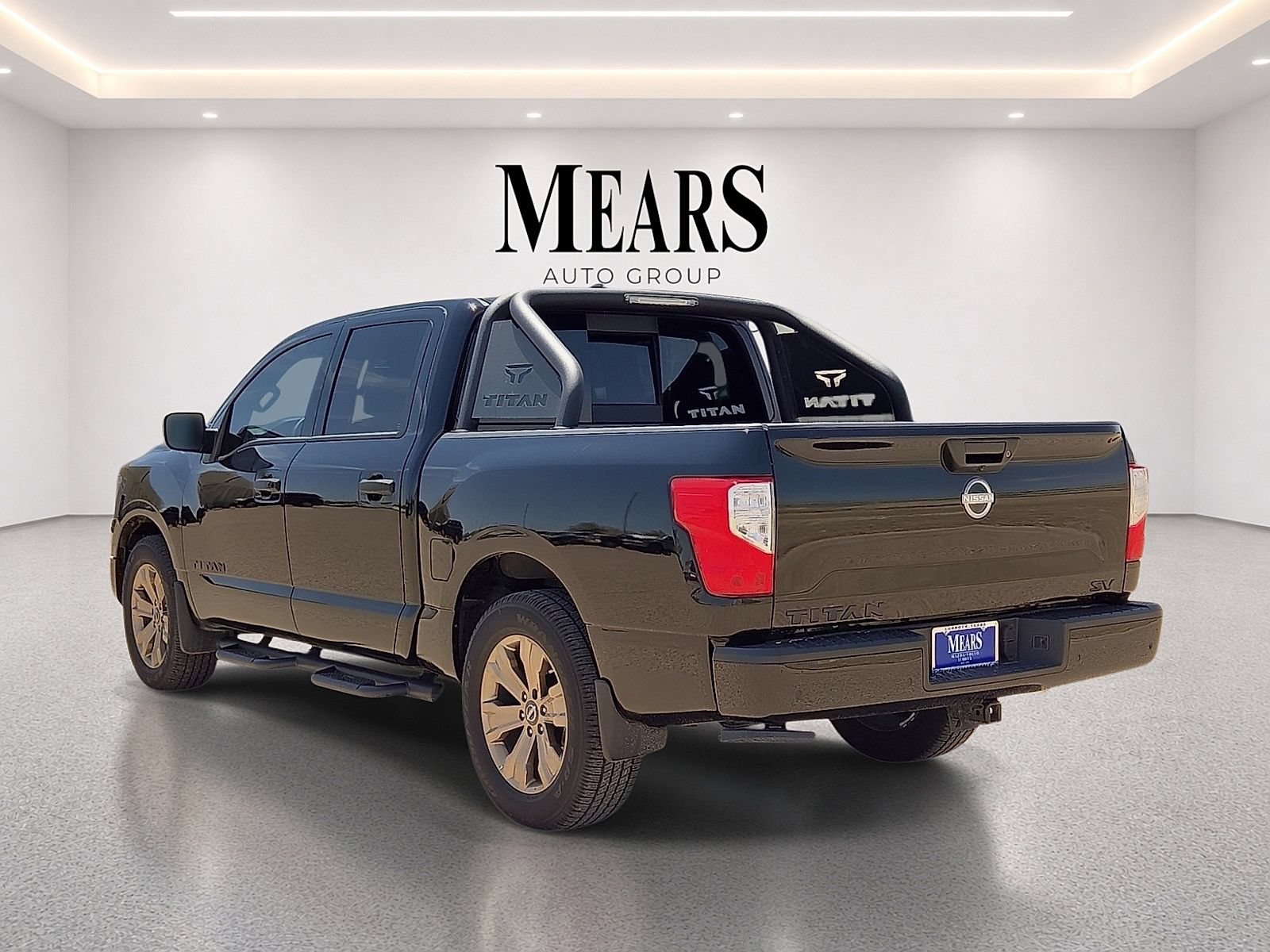 Used 2024 Nissan Titan SV w/ SV Bronze Edition Package RWD image 3