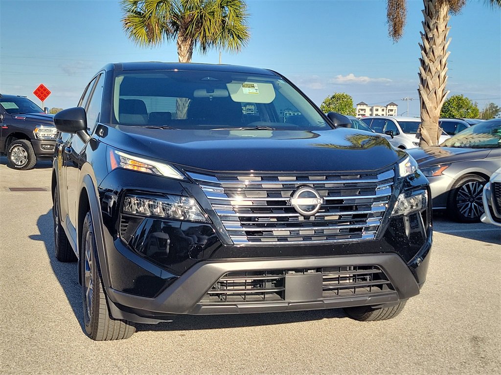 Used 2025 Nissan Rogue S image 9