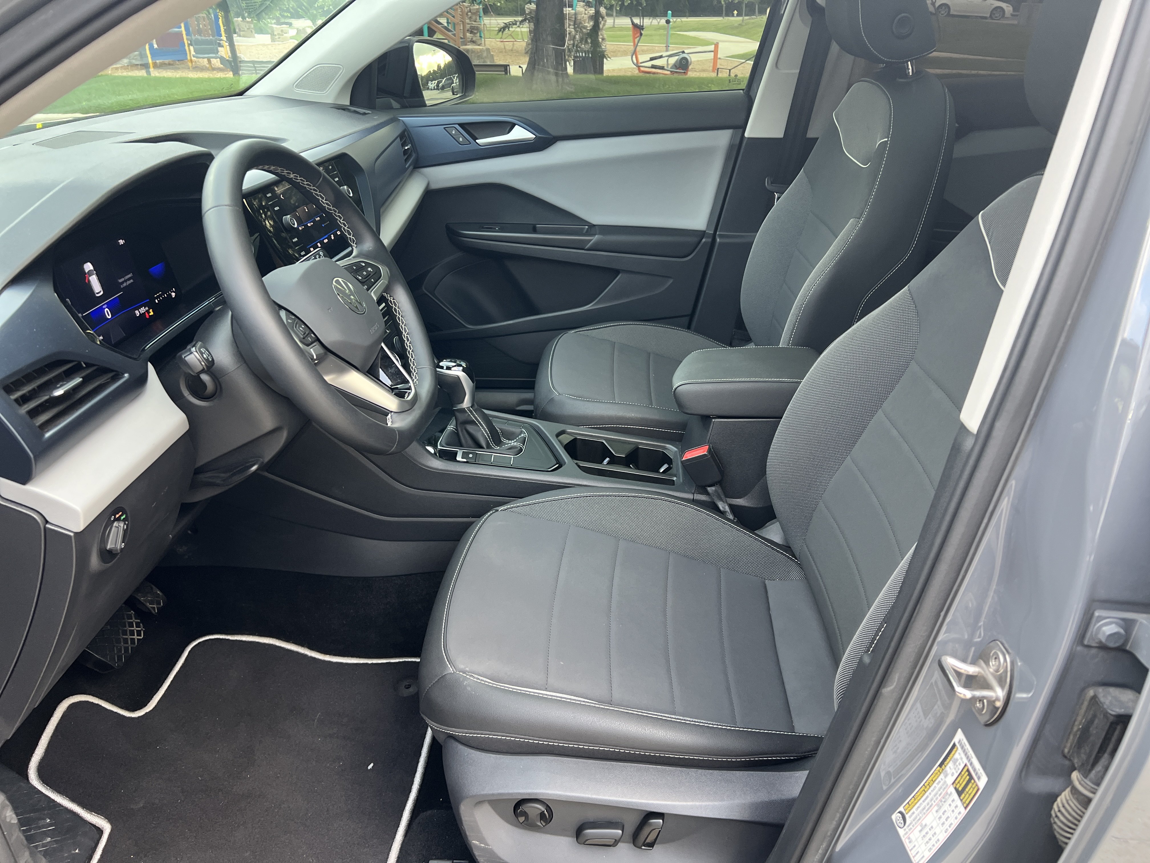Used 2023 Volkswagen Taos SE w/ Panoramic Sunroof Package FWD image 15