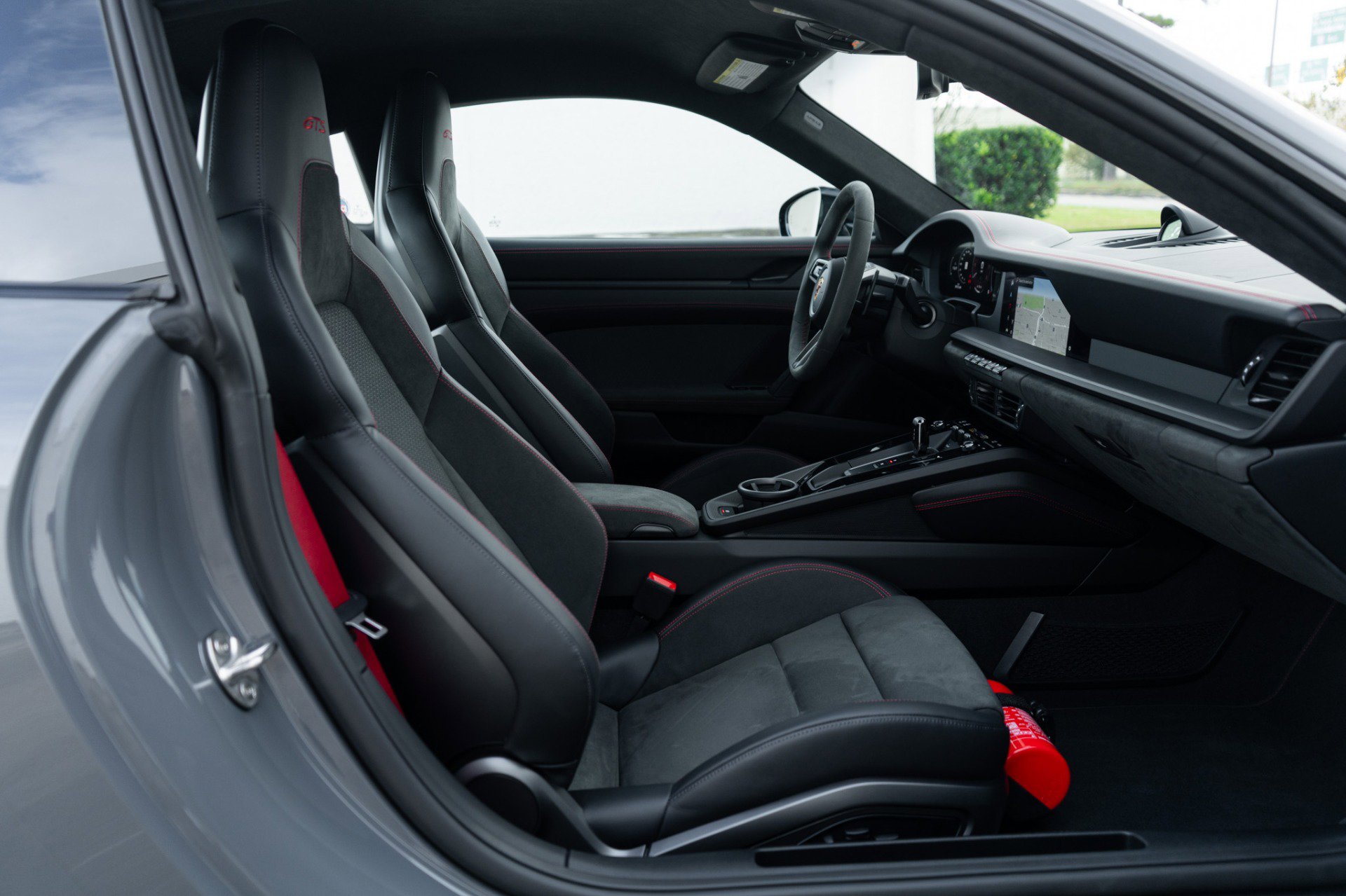 Used 2025 Porsche 911 Carrera 4 GTS image 17