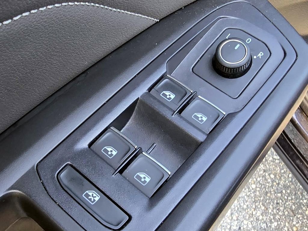 Certified 2022 Volkswagen Atlas Cross Sport SE w/ Panoramic Sunroof Package image 16