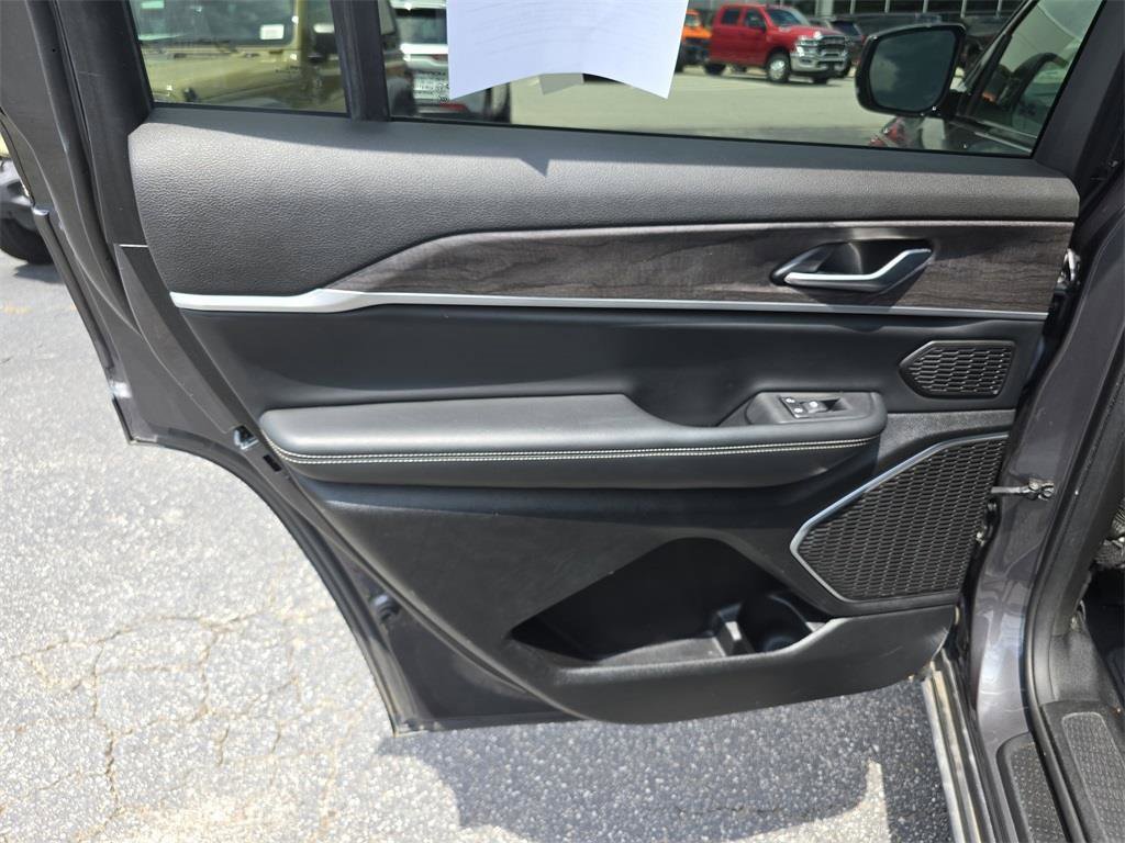 Used 2022 Jeep Grand Cherokee L Limited image 15