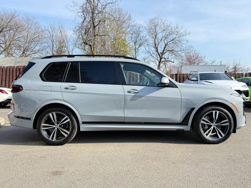 Used 2023 BMW X7 xDrive40i w/ M Sport Package AWD/4WD image 5