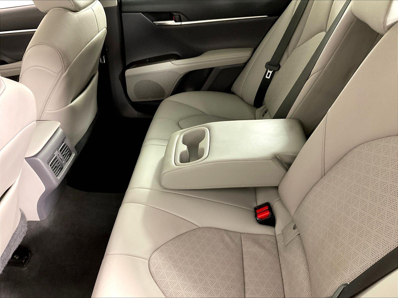 Used 2021 Toyota Camry XSE FWD image 35
