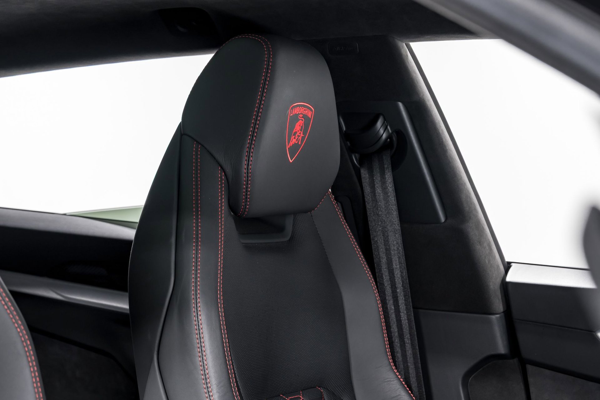Used 2020 Lamborghini Urus image 38