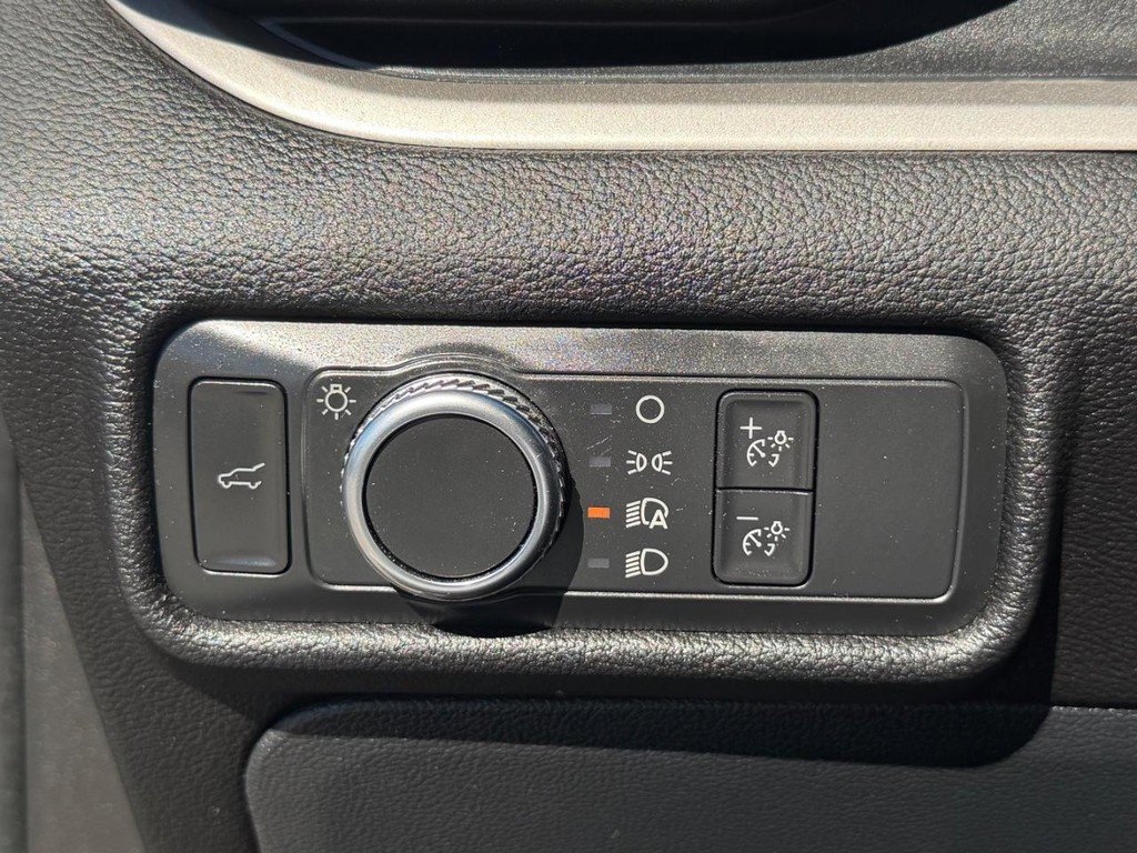 Used 2022 Ford Explorer XLT image 32