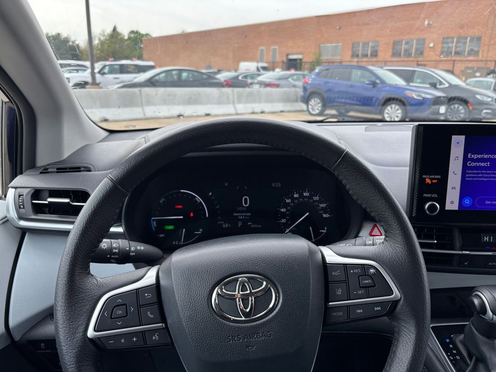 Used 2025 Toyota Sienna XLE FWD image 37