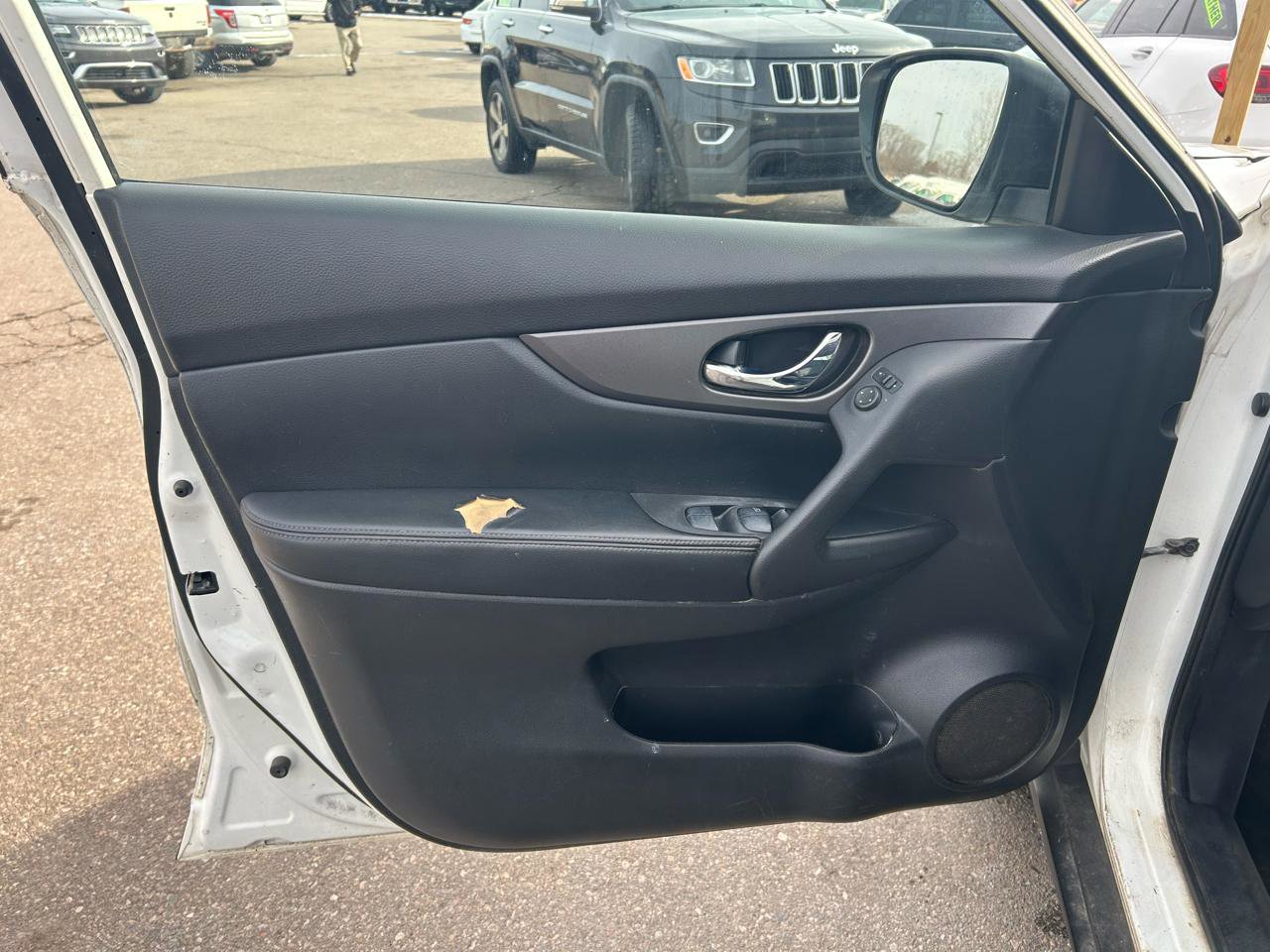 Used 2016 Nissan Rogue S image 14