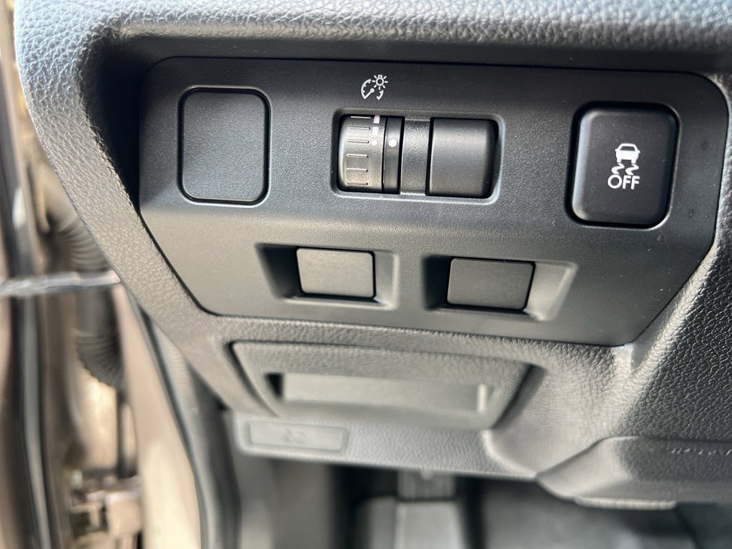 Used 2014 Subaru Forester 2.5i Premium w/ All-Weather Package image 28