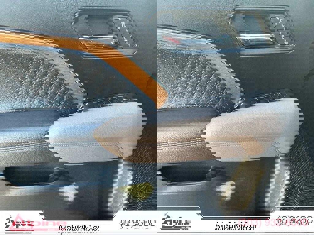 Used 2024 GMC Canyon Denali image 19