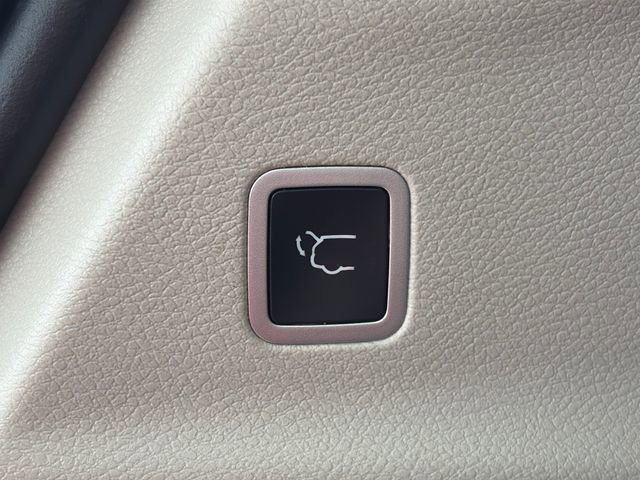 Used 2024 Chrysler Pacifica Touring-L FWD image 44