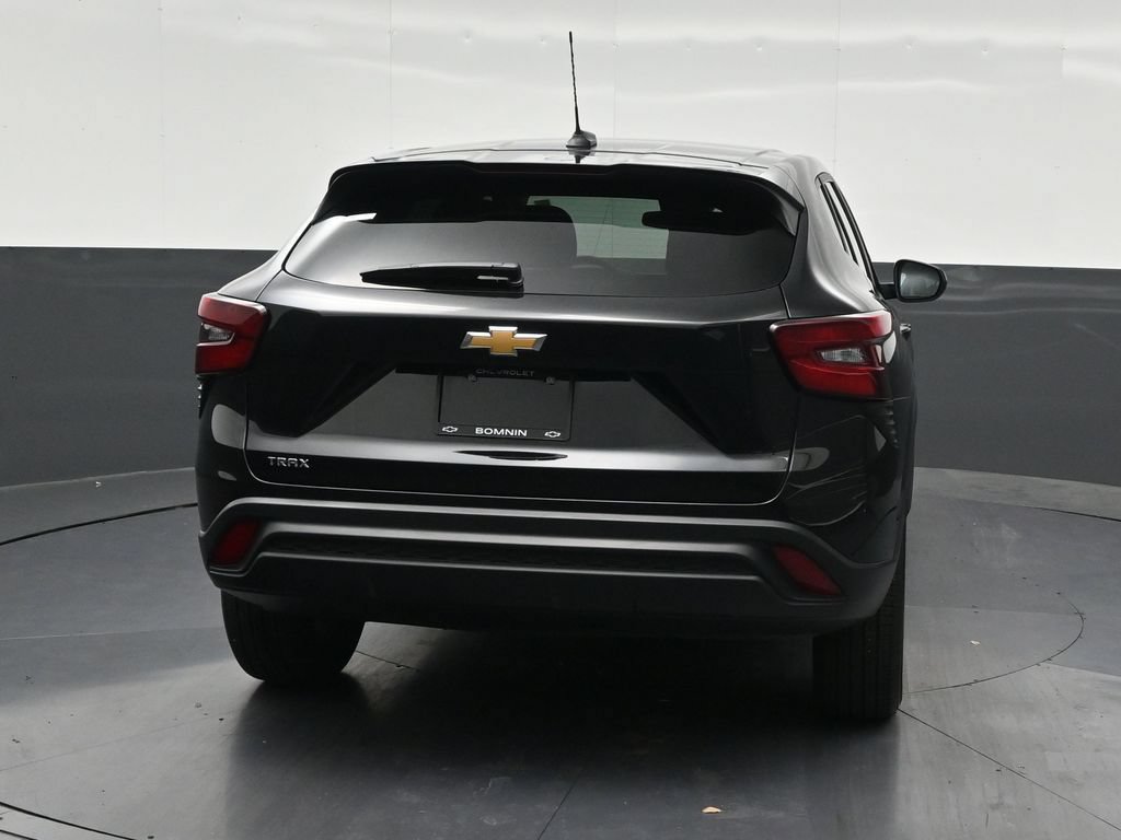 Used 2024 Chevrolet Trax LS FWD image 4