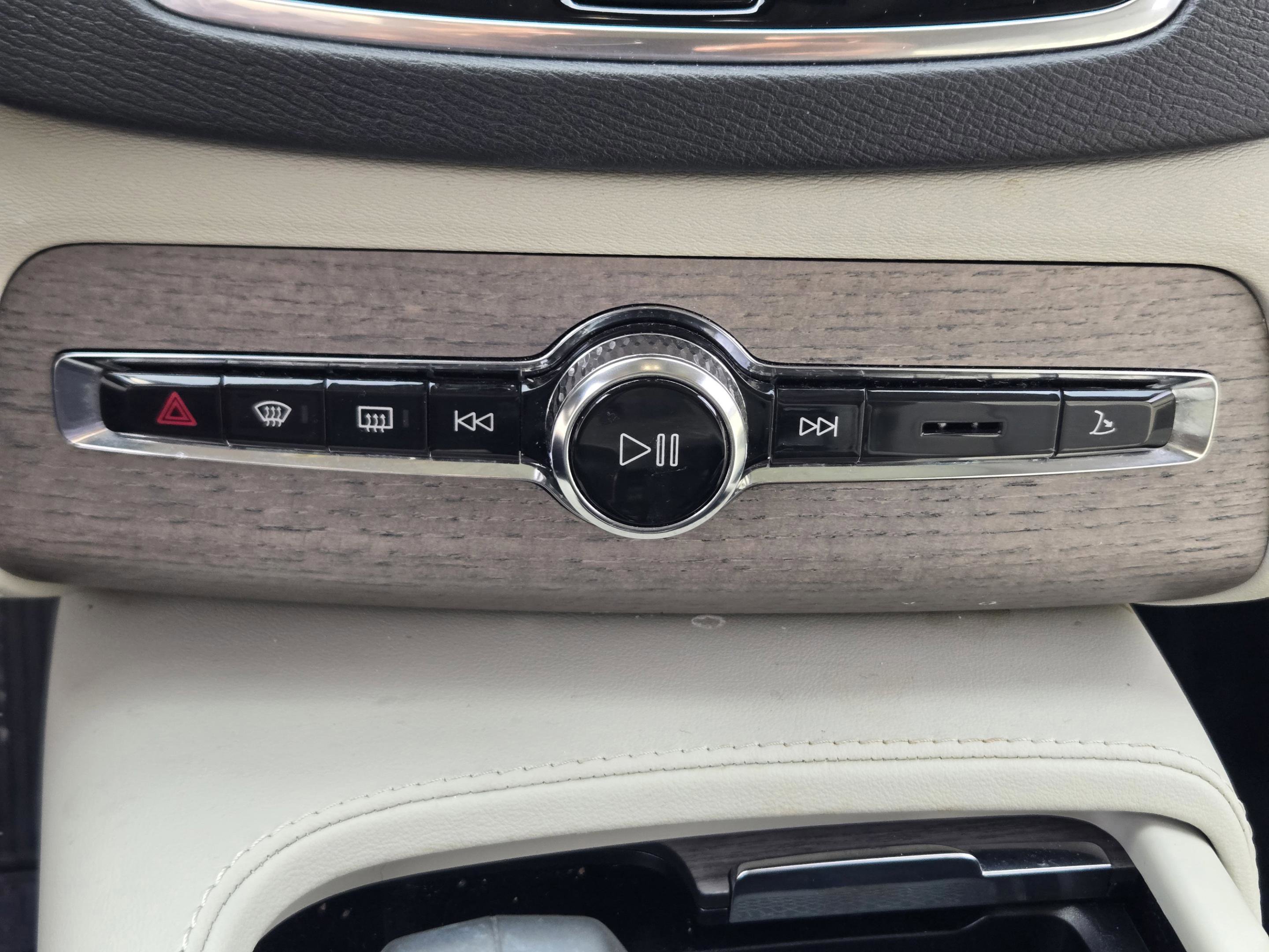 Used 2023 Volvo XC90 T8 Plus w/ Protection Package Premier AWD/4WD image 17