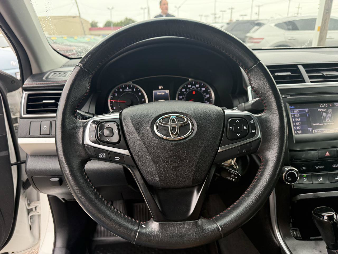 Used 2017 Toyota Camry SE w/ Moonroof Package FWD image 16
