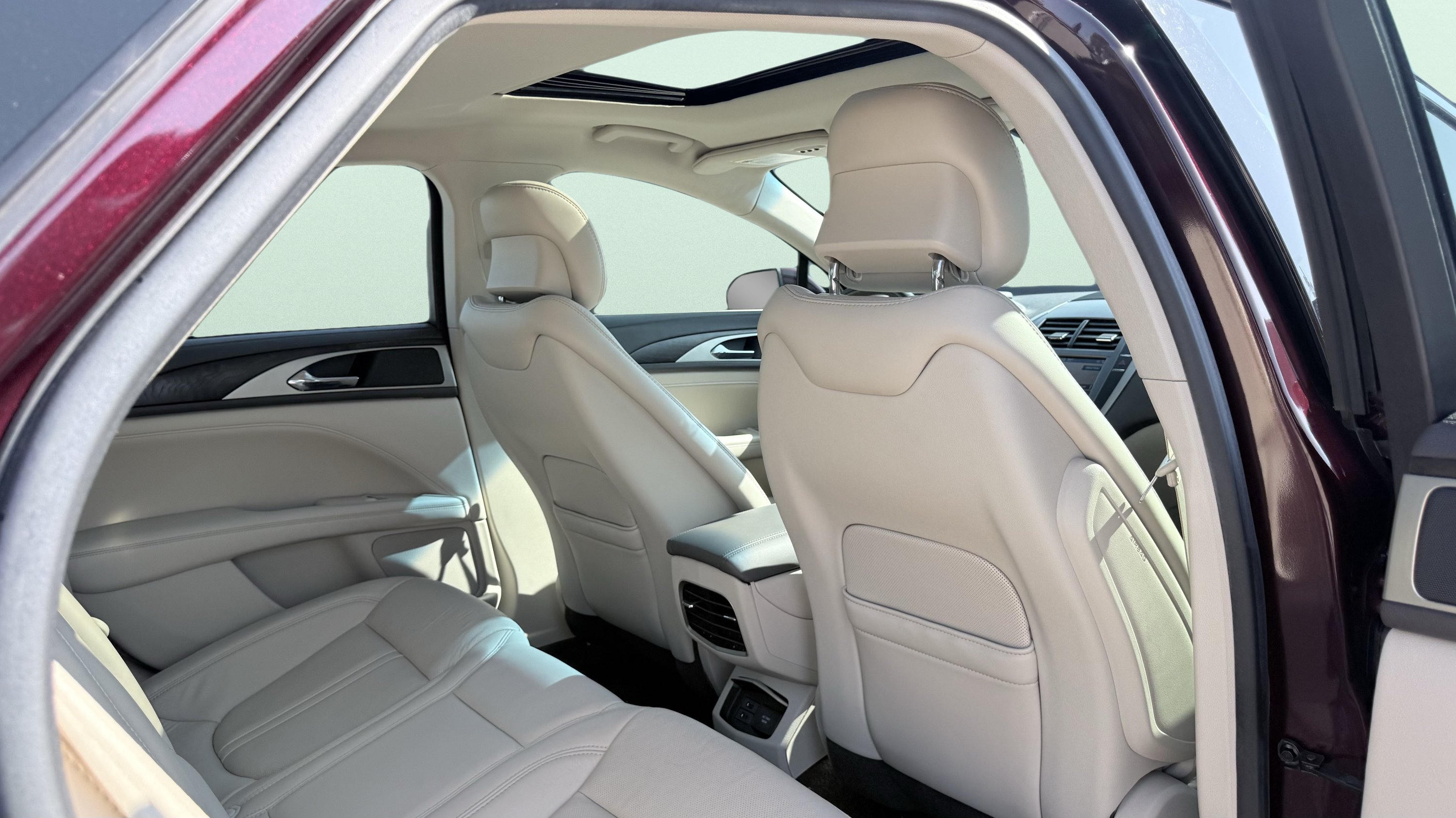 Used 2017 Lincoln MKZ Reserve FWD image 31