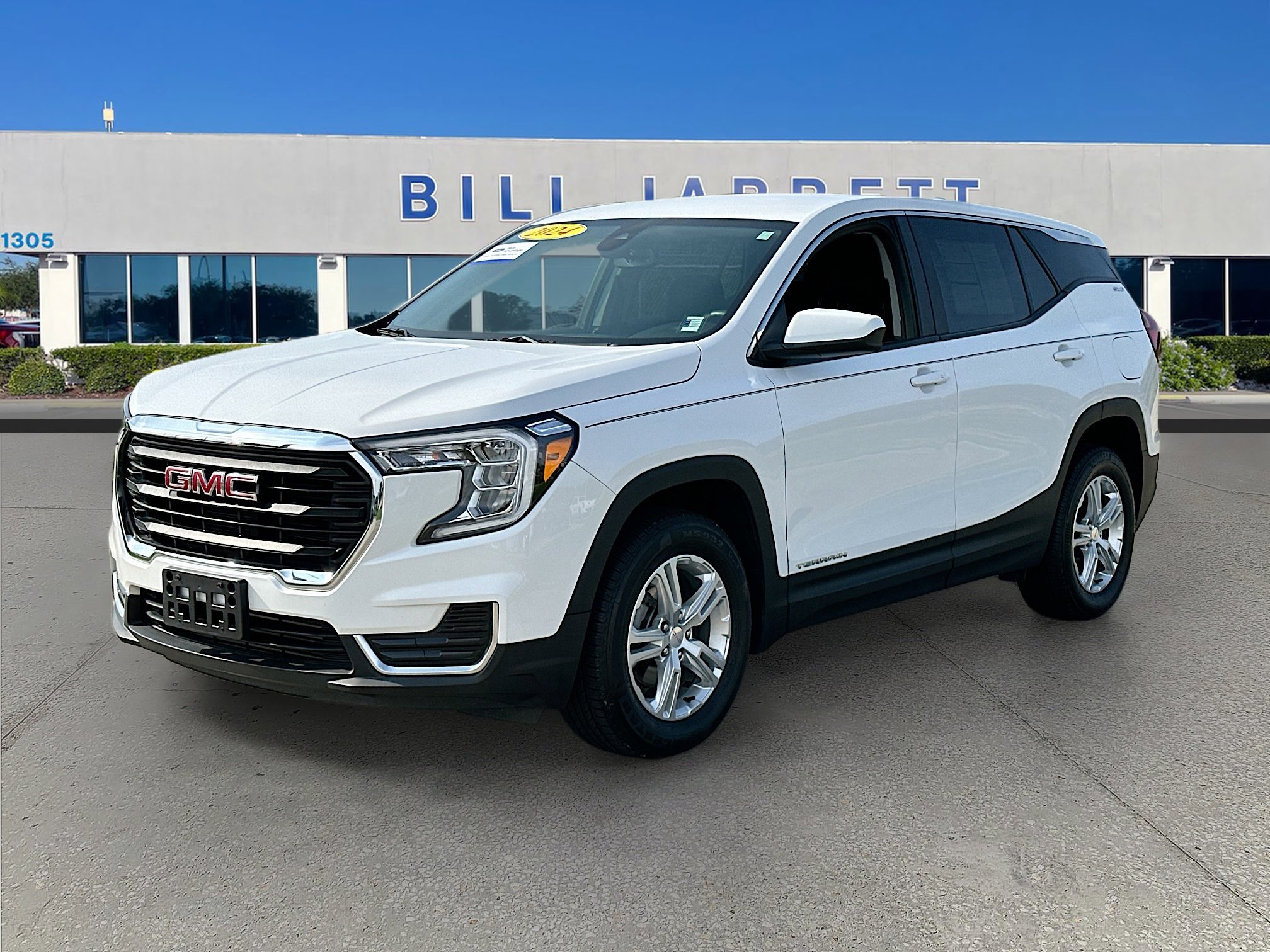 Used 2024 GMC Terrain SLE image 3