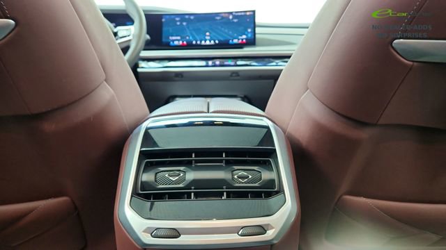 Used 2023 BMW i7 xDrive60 AWD/4WD image 34