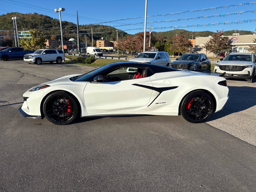 Used 2025 Chevrolet Corvette Z06 RWD image 2