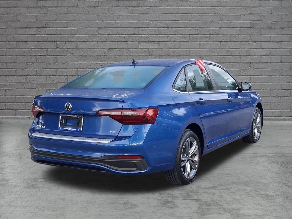 Used 2024 Volkswagen Jetta SE w/ Panoramic Sunroof Package FWD image 10