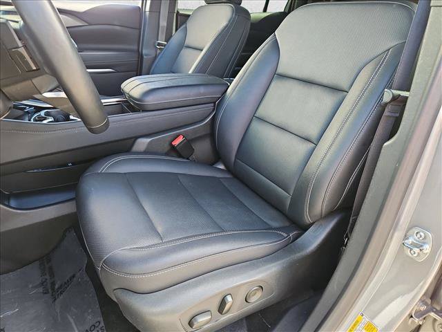 Used 2025 Chevrolet Traverse LT FWD image 15