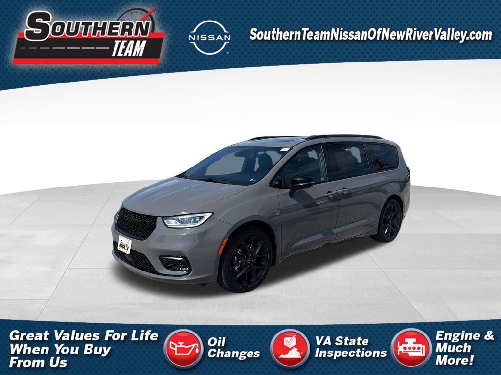 Used 2025 Chrysler Pacifica Limited