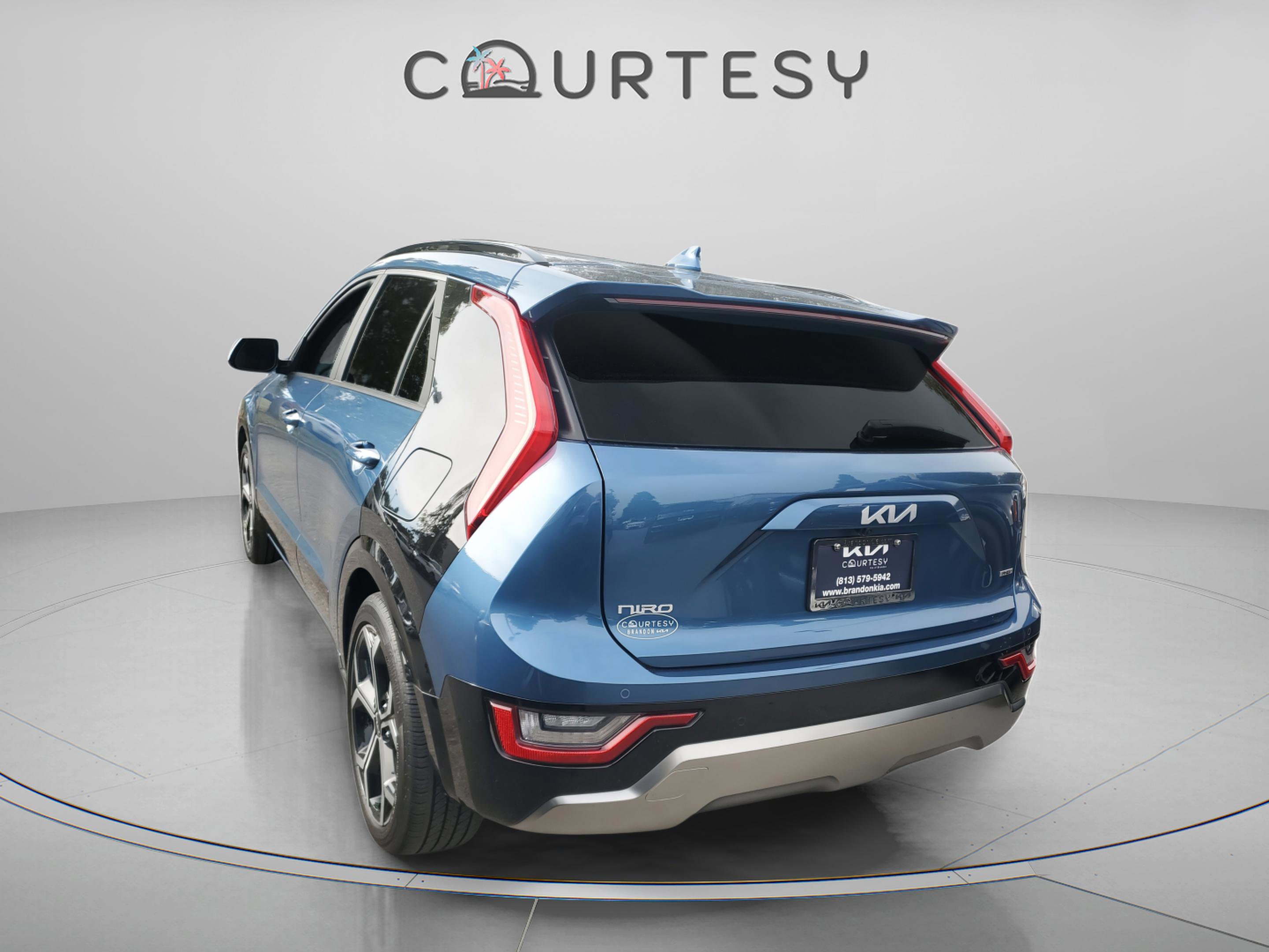 Certified 2024 Kia Niro SX Touring image 2