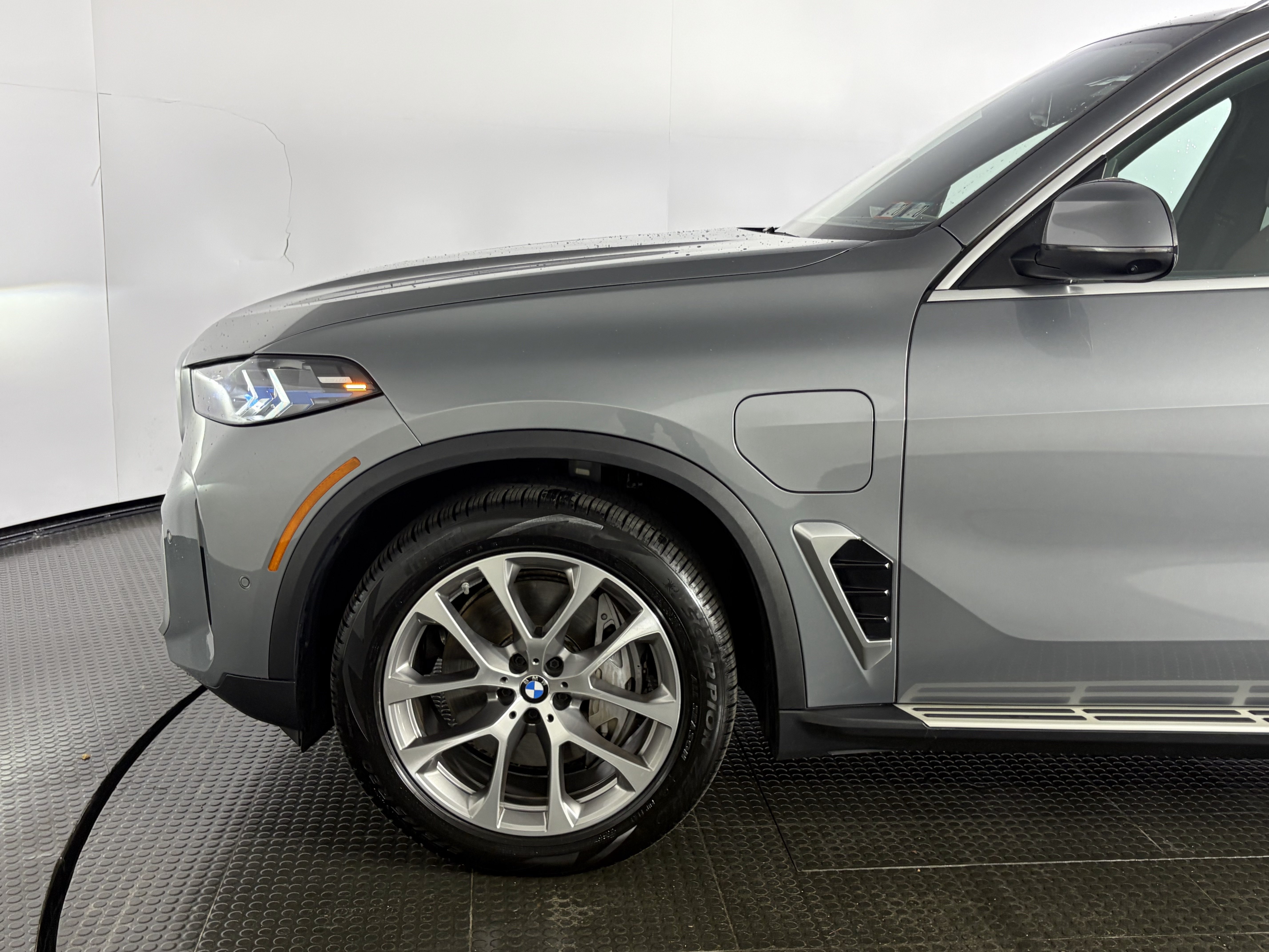 Certified 2026 BMW X5 xDrive50e AWD/4WD image 4
