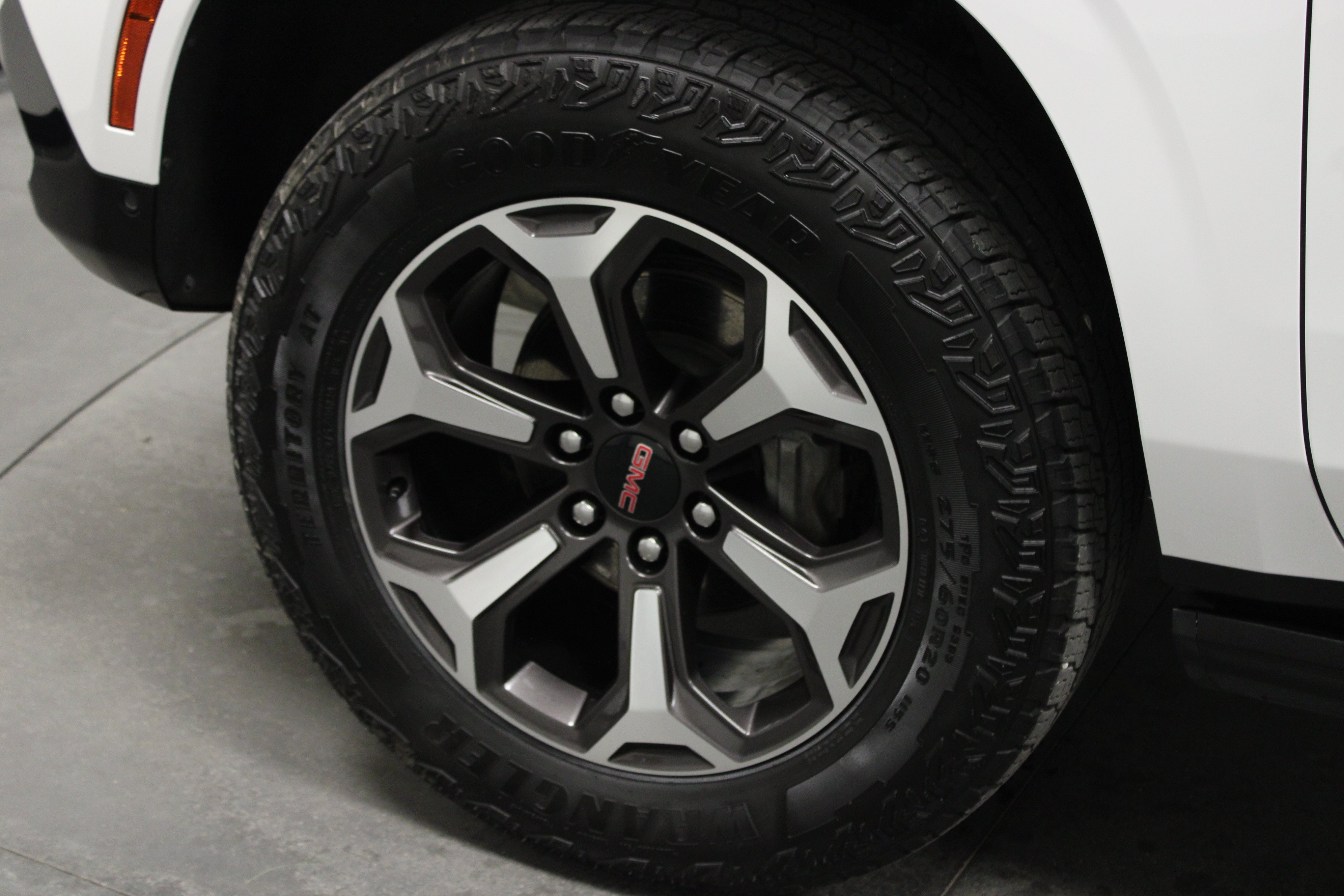 Used 2025 GMC Yukon AT4 Ultimate w/ LPO, Floor Liner Package AWD/4WD image 10