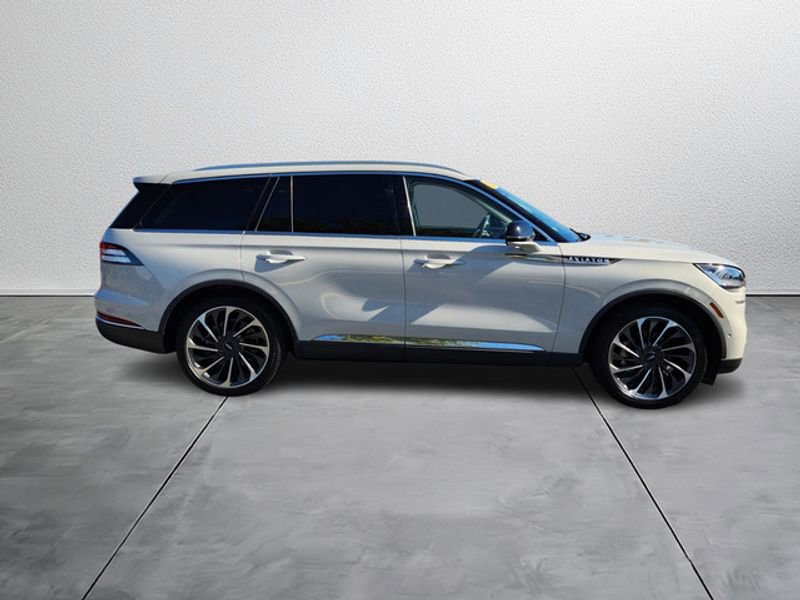 Used 2023 Lincoln Aviator Reserve w/ Equipment Group 201A image 6
