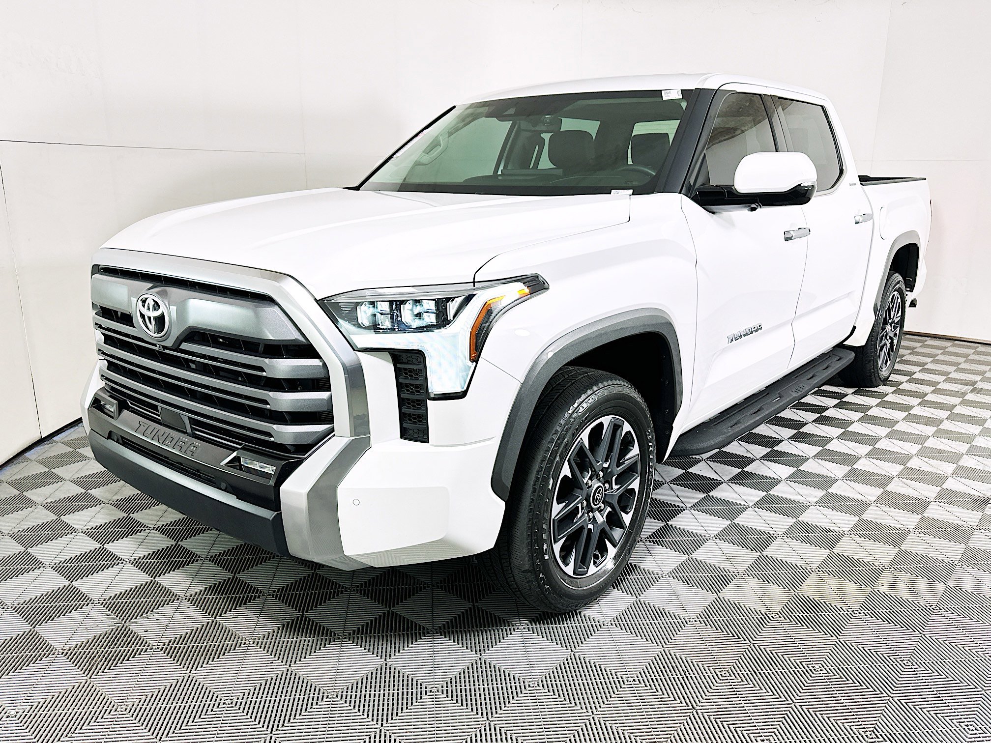 Used 2022 Toyota Tundra Limited image 7